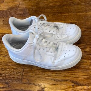 Nike White Women's Air Force 1 Classic Sneakers